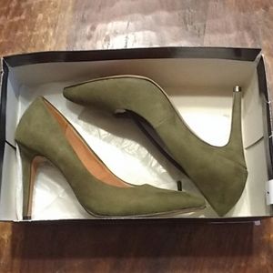Christian Siriano suede heels olive green sz 7
